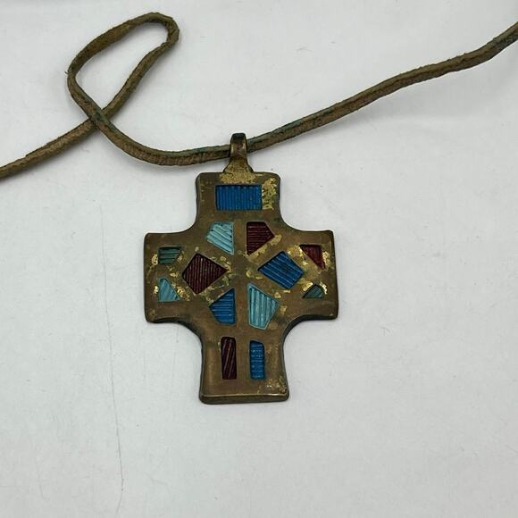 Vintage Retro Terra Sancta
Creations 1966 Israel Brass Tone
Cross Pendant - Picture 1 of 7
